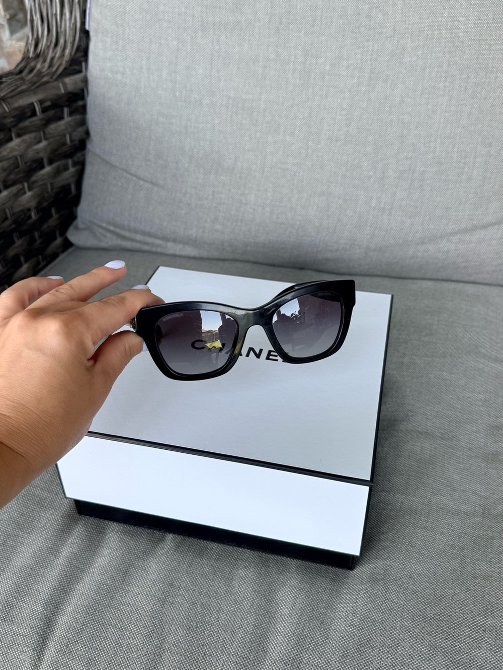 CHANEL Black Cat-Eye Sunglasses with Pearl & CC Emblem - Picture 6 of 10